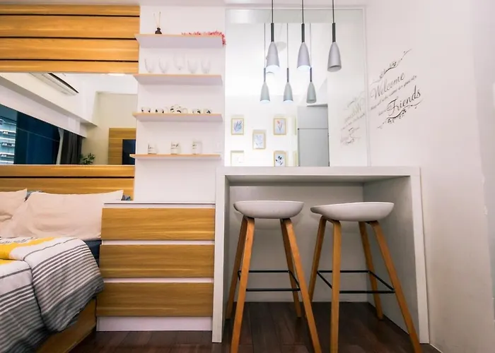 Apartment Netflix & Chill Stylish Makati Gym Swim Park Internet Fast 2474 *