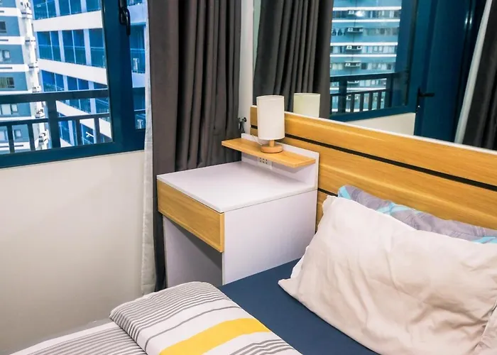 Netflix & Chill Stylish Makati Gym Swim Park Internet Fast 2474 Apartment *