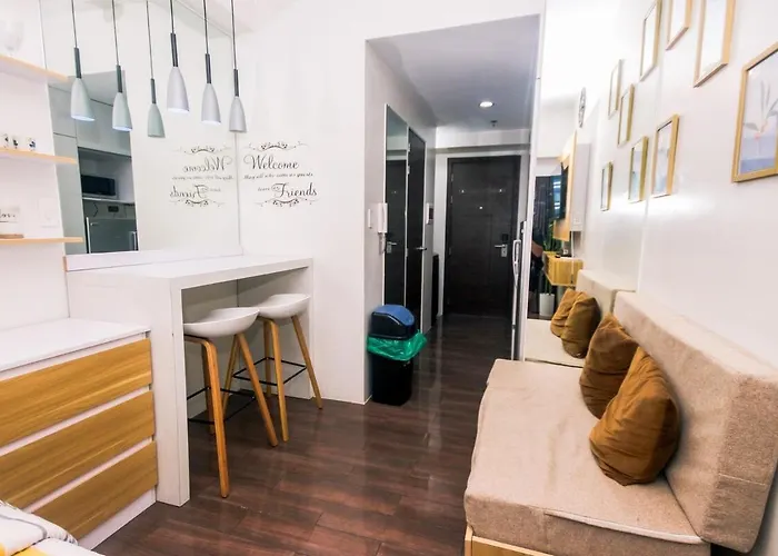 Netflix & Chill Stylish Makati Gym Swim Park Internet Fast 2474 Apartment Manila