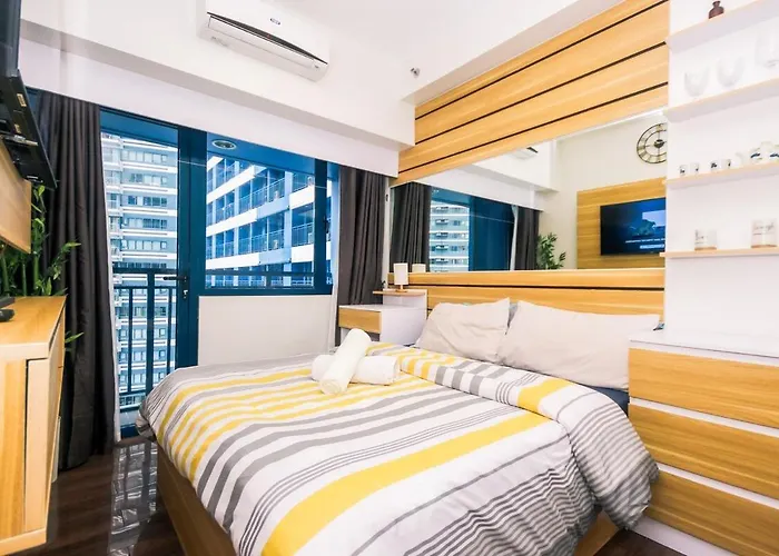 Netflix & Chill Stylish Makati Gym Swim Park Internet Fast 2474 * Manila