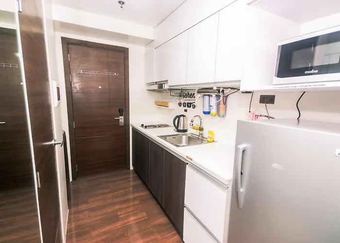 Apartment Netflix & Chill Stylish Makati Gym Swim Park Internet Fast 2474