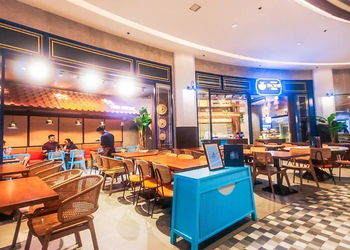 Netflix & Chill Stylish Makati Gym Swim Park Internet Fast 2474 Apartment Manila