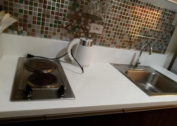 Apartment Netflix & Chill Stylish Makati Gym Swim Park Internet Fast 2474