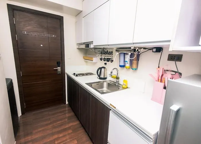 Netflix & Chill Stylish Makati Gym Swim Park Internet Fast 2474 *