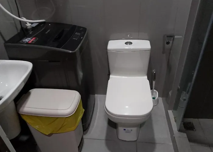 Apartment Netflix & Chill Stylish Makati Gym Swim Park Internet Fast 2474 *