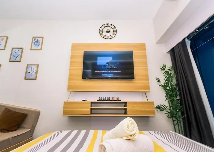 Netflix & Chill Stylish Makati Gym Swim Park Internet Fast 2474