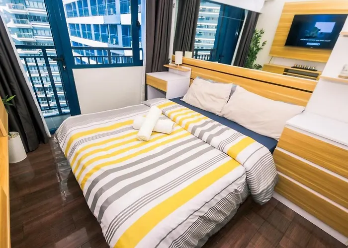 Apartment Netflix & Chill Stylish Makati Gym Swim Park Internet Fast 2474