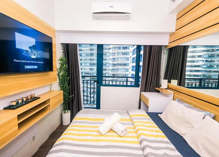 Netflix & Chill Stylish Makati Gym Swim Park Internet Fast 2474 Apartment Manila