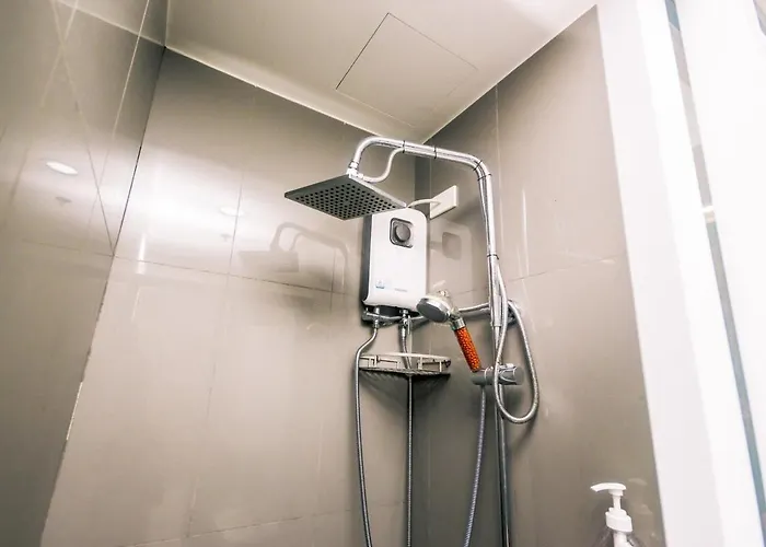 Netflix & Chill Stylish Makati Gym Swim Park Internet Fast 2474 * Manila